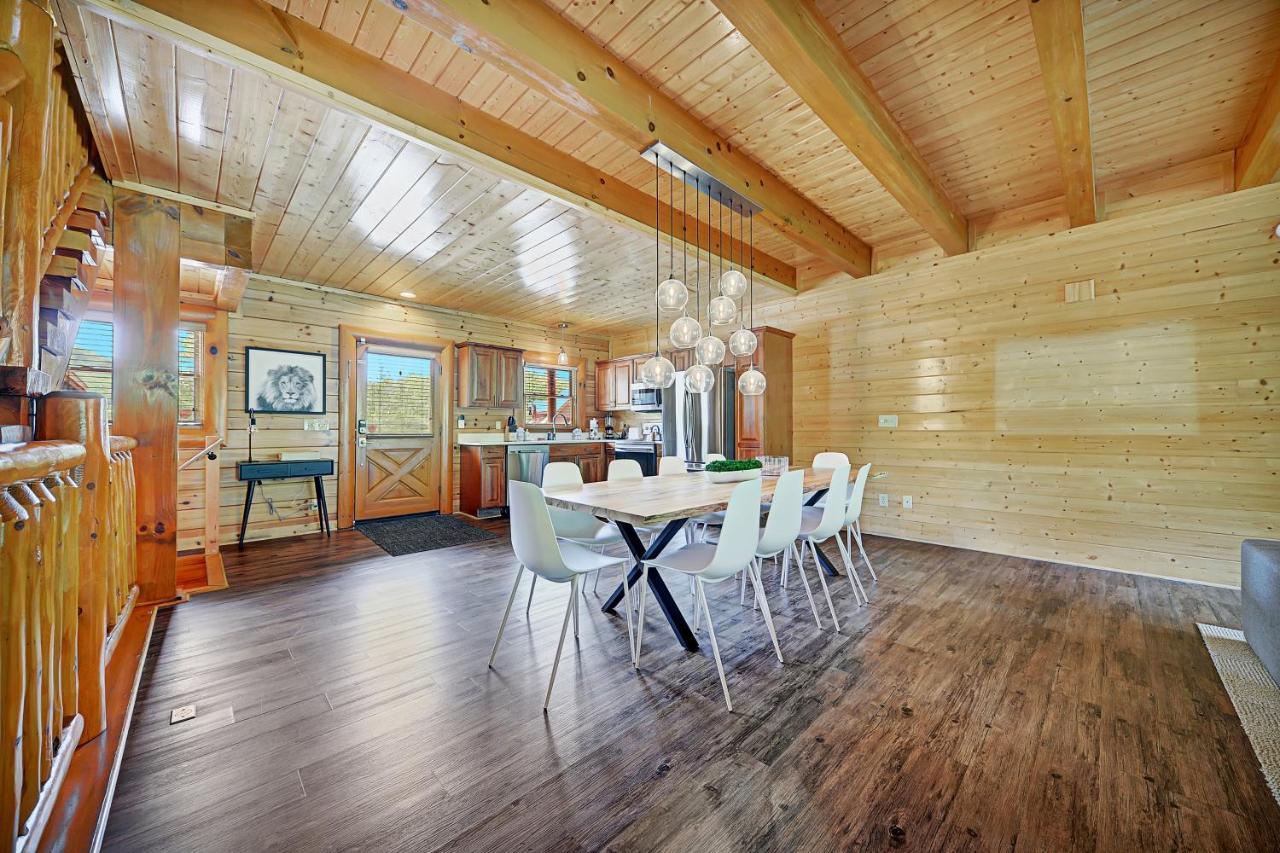 Gorgeous Large Mountain View Cabin W Hot Tub, Free Wifi, Games Villa Sevierville Eksteriør bilde