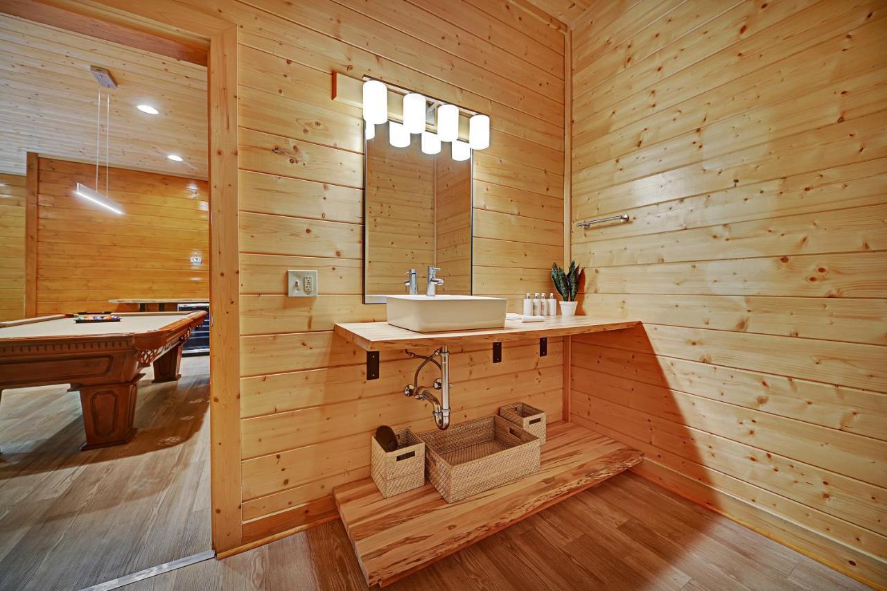 Gorgeous Large Mountain View Cabin W Hot Tub, Free Wifi, Games Villa Sevierville Eksteriør bilde