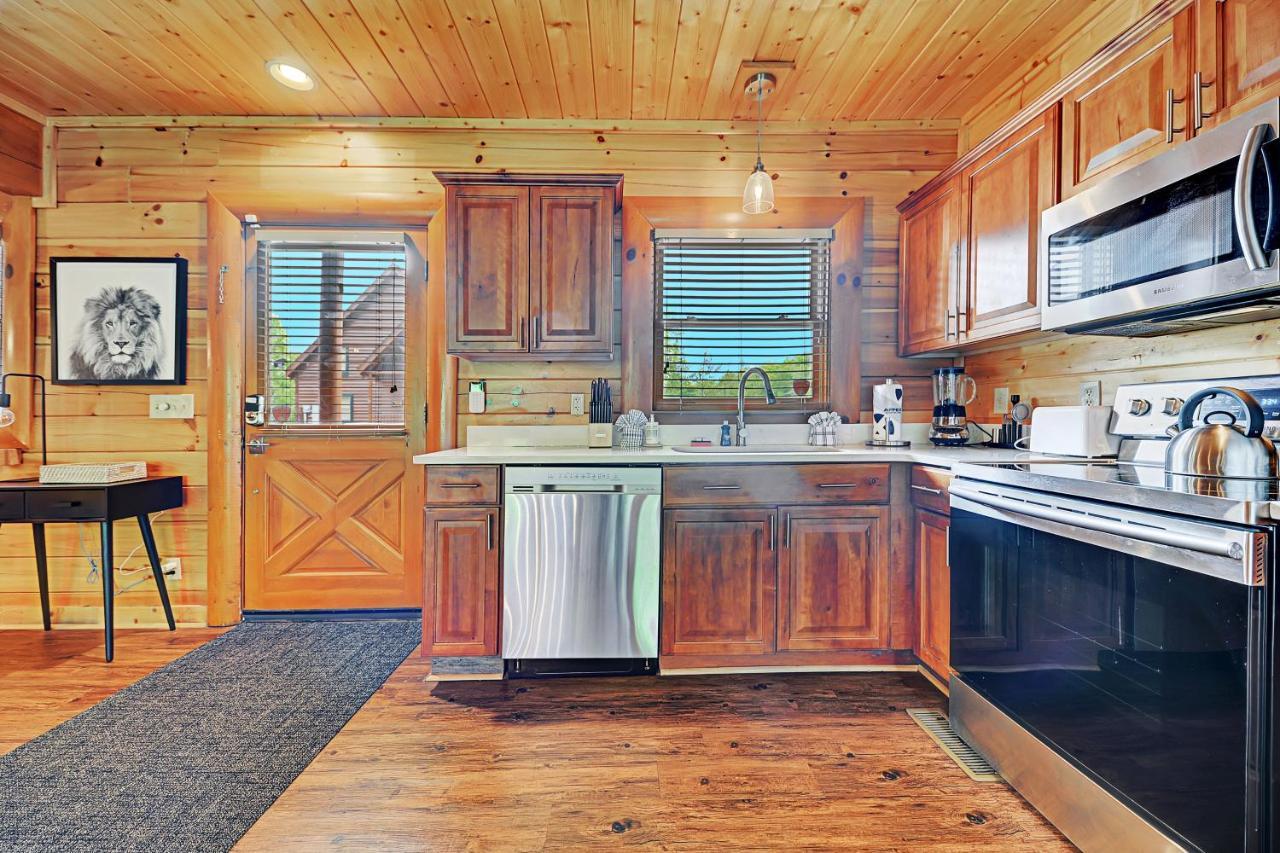 Gorgeous Large Mountain View Cabin W Hot Tub, Free Wifi, Games Villa Sevierville Eksteriør bilde