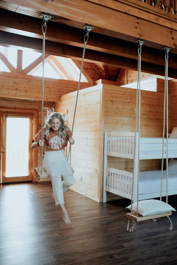 Gorgeous Large Mountain View Cabin W Hot Tub, Free Wifi, Games Villa Sevierville Eksteriør bilde