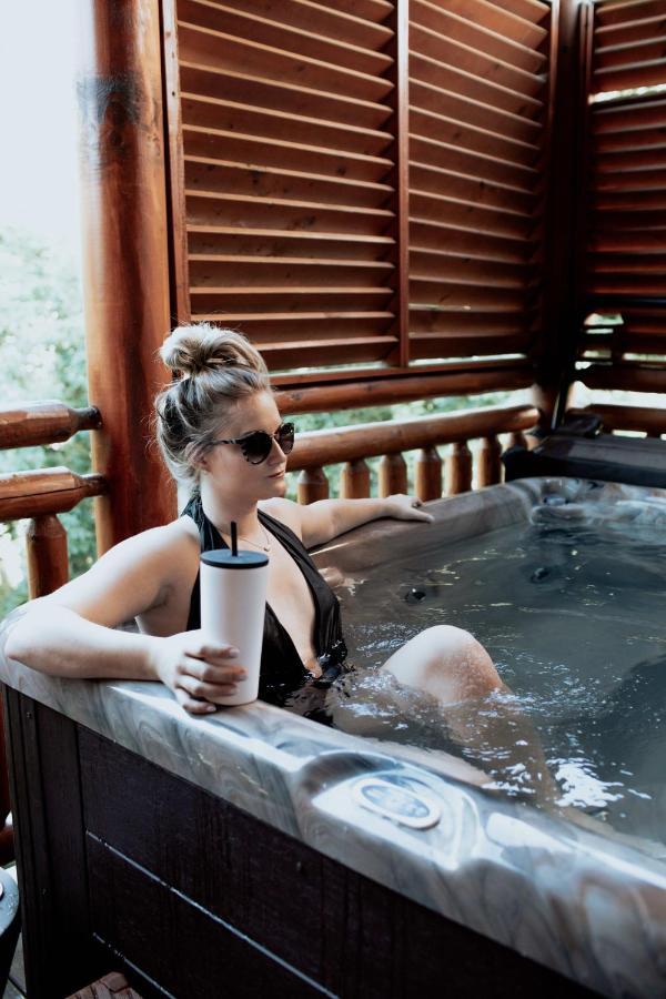 Gorgeous Large Mountain View Cabin W Hot Tub, Free Wifi, Games Villa Sevierville Eksteriør bilde